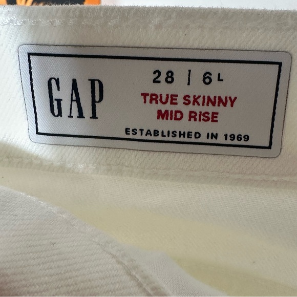 GAP White Ripped Jeans - Picture 4 of 11